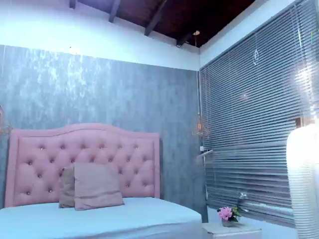 Nahomidi-bello live cam on BongaCams