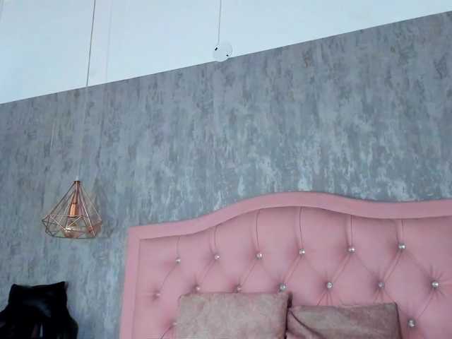 Nahomidi-bello live cam on BongaCams