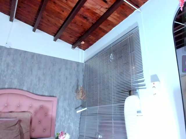 Nahomidi-bello live cam on BongaCams
