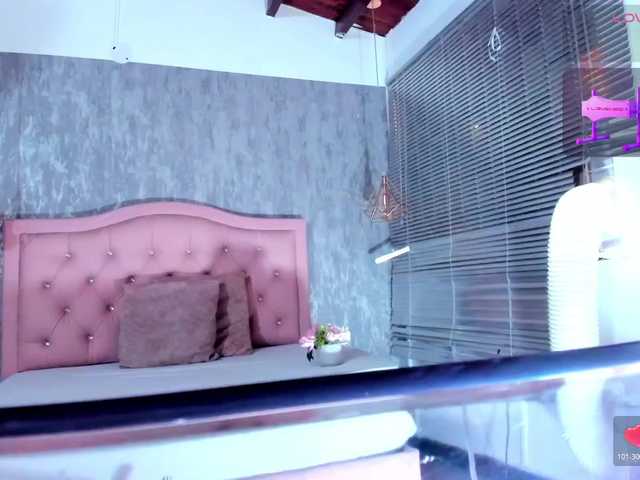 Nahomidi-bello live cam on BongaCams