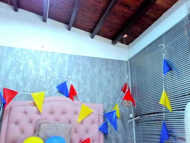 Nahomidi-bello live cam on BongaCams