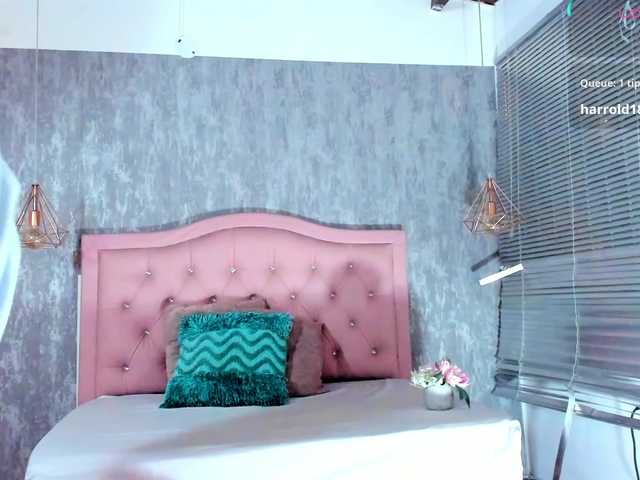 Nahomidi-bello live cam on BongaCams