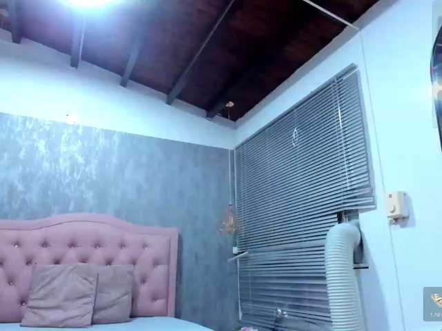 Nahomidi-bello live cam on BongaCams