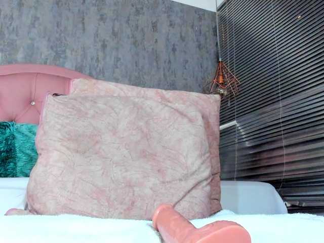 Nahomidi-bello live cam on BongaCams