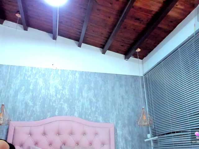 Nahomidi-bello live cam on BongaCams