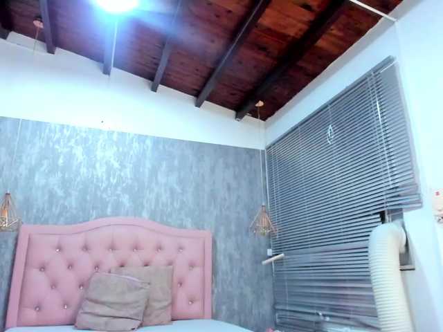 Nahomidi-bello live cam on BongaCams