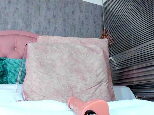 Nahomidi-bello live cam on BongaCams