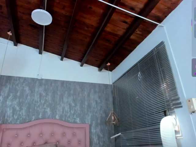 Nahomidi-bello live cam on BongaCams