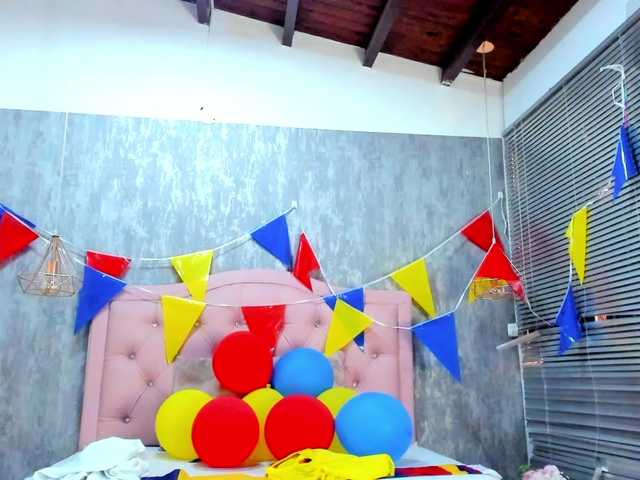 Nahomidi-bello live cam on BongaCams