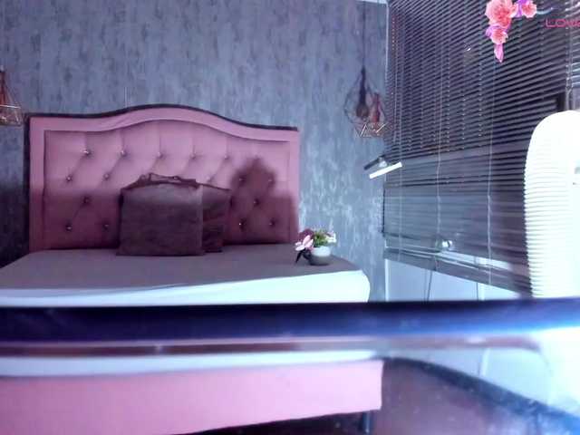 Nahomidi-bello live cam on BongaCams