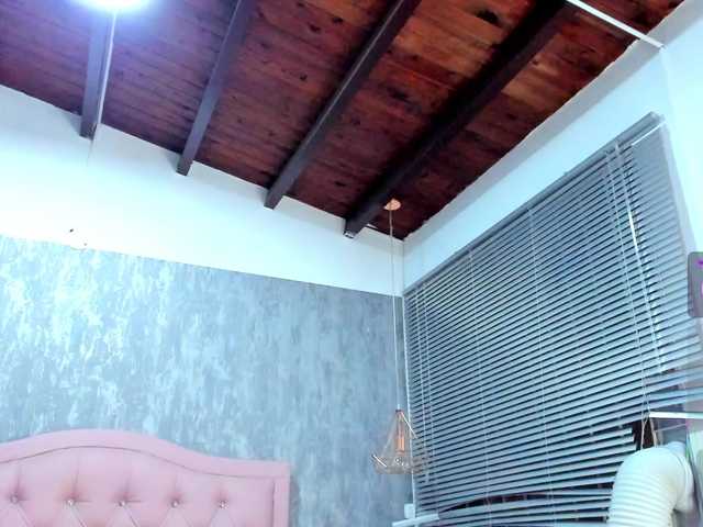 Nahomidi-bello live cam on BongaCams