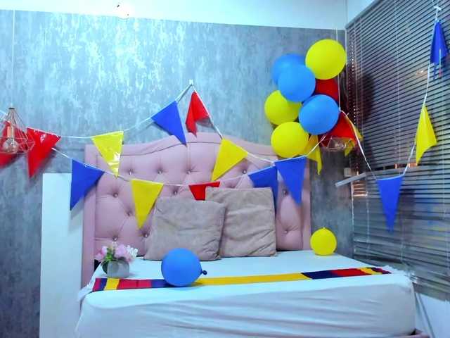 Nahomidi-bello live cam on BongaCams