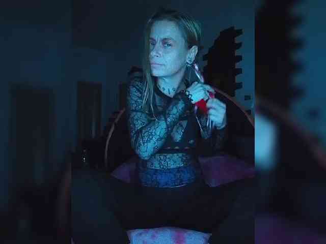 SexyMilfMom4VOYERS webcam