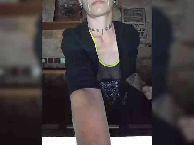 SexyMilfMom4VOYERS webcam