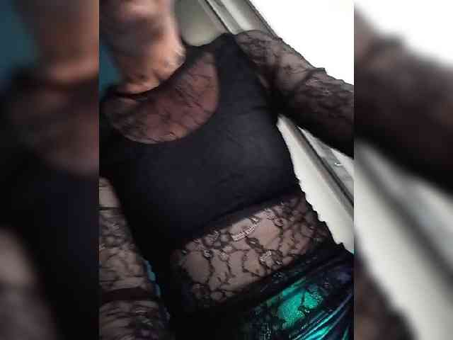 SexyMilfMom4VOYERS webcam