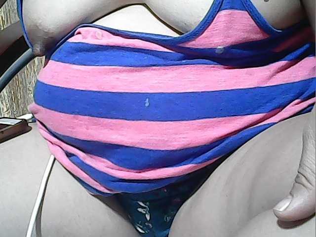 lovelyshantal live cam on BongaCams