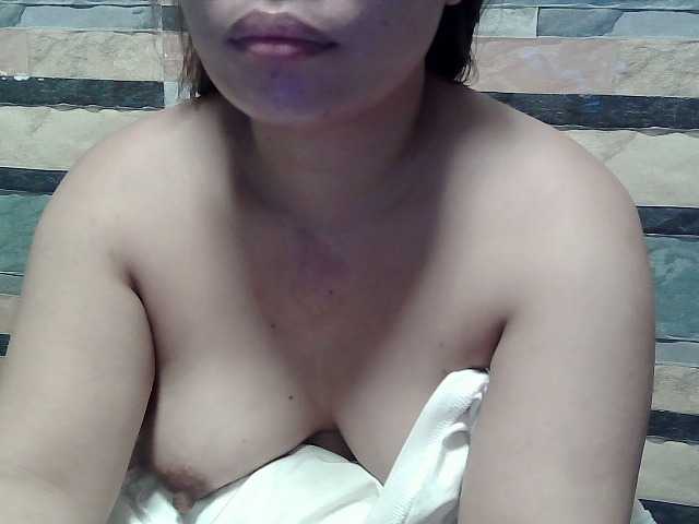 lovelyshantal live cam on BongaCams