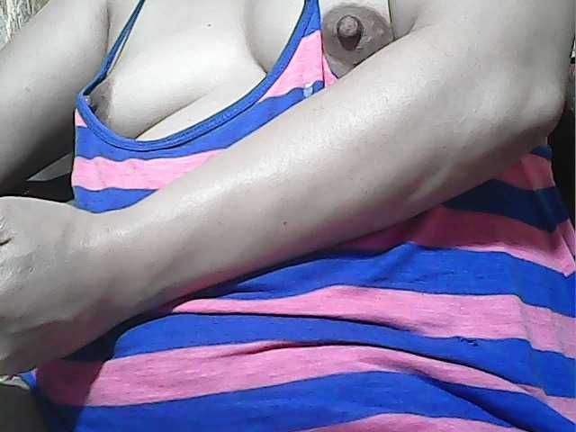 lovelyshantal live cam on BongaCams