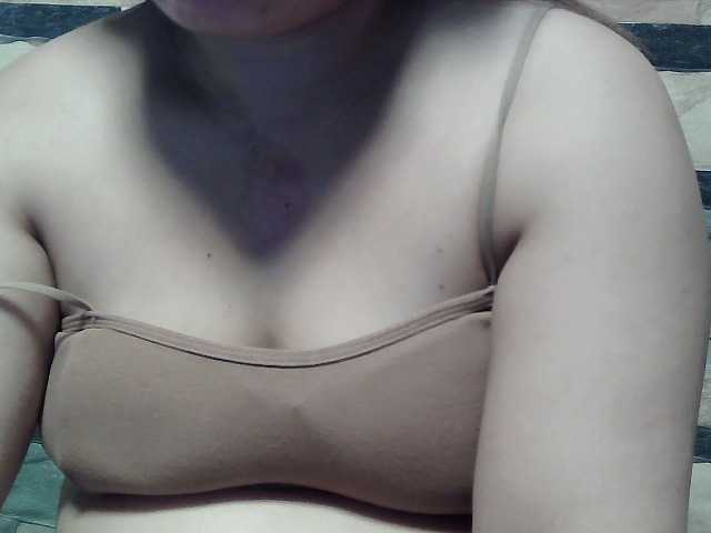lovelyshantal live cam on BongaCams