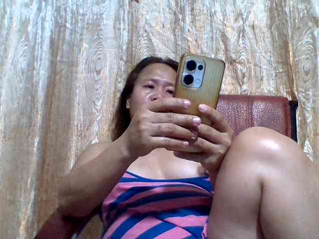 lovelyshantal Live Webcam on BongaCams