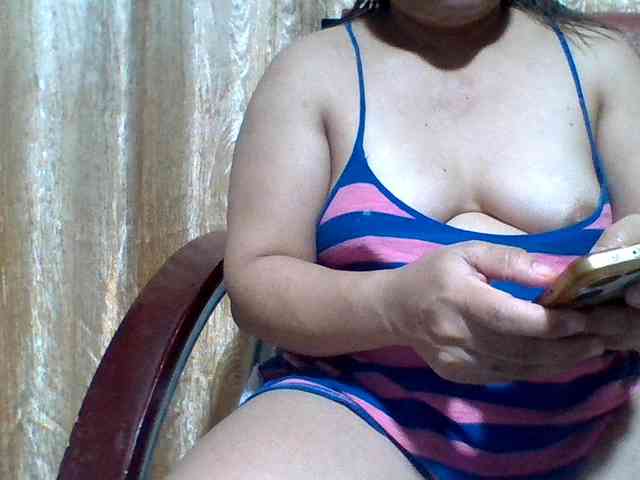 lovelyshantal Live Webcam on BongaCams