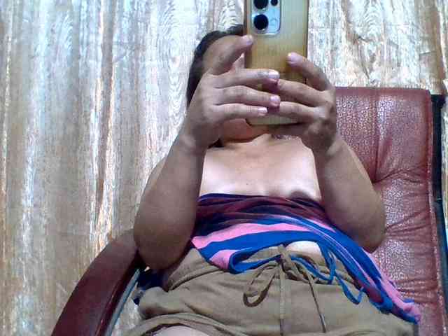 lovelyshantal webcam