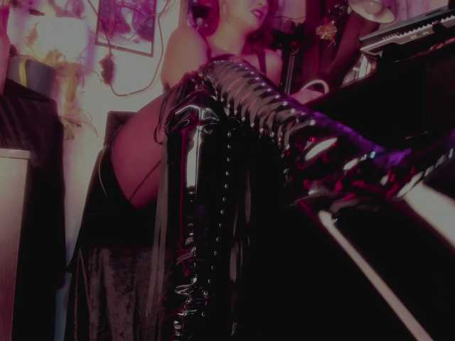miss-asmodeus live cam on BongaCams