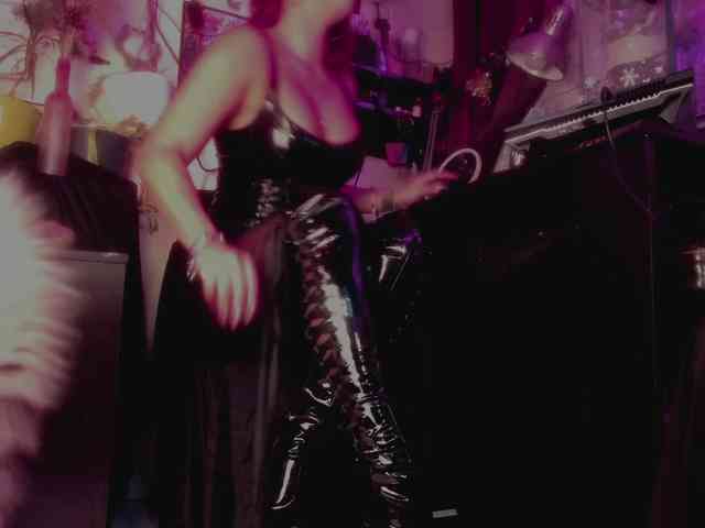 miss-asmodeus webcam