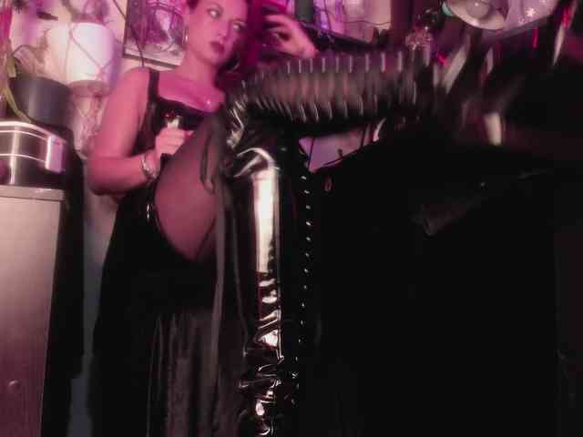 miss-asmodeus webcam