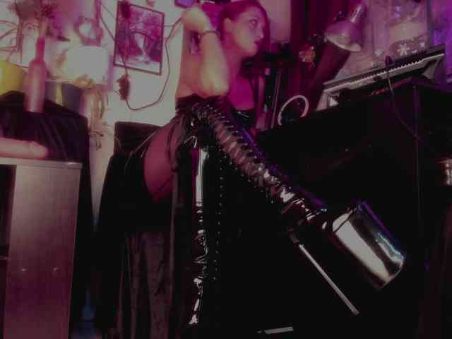 miss-asmodeus webcam