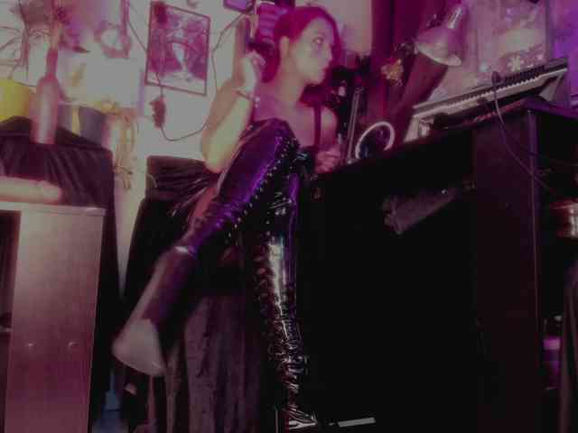 miss-asmodeus webcam