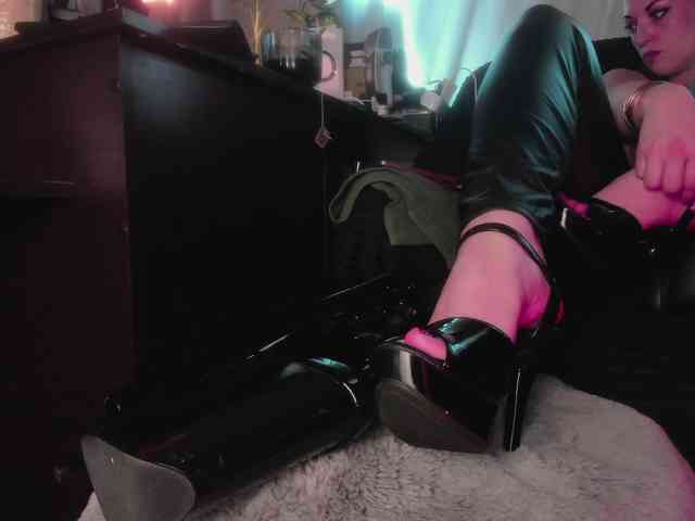 miss-asmodeus webcam