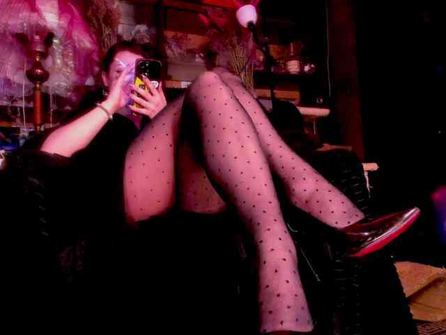 miss-asmodeus webcam