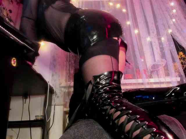 miss-asmodeus webcam