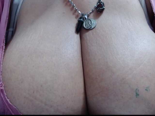 carlos-diana live cam on BongaCams