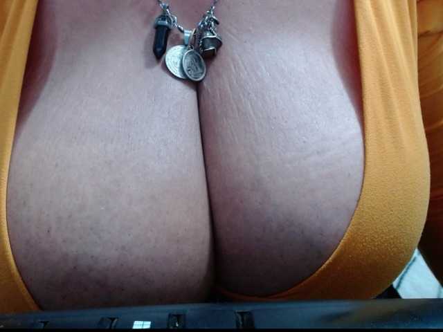 carlos-diana live cam on BongaCams