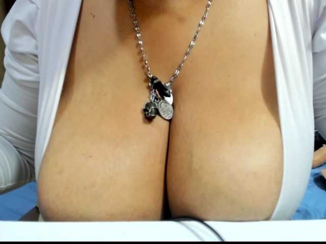 carlos-diana live cam on BongaCams