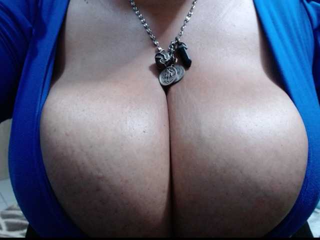 diana_coffee live cam preview