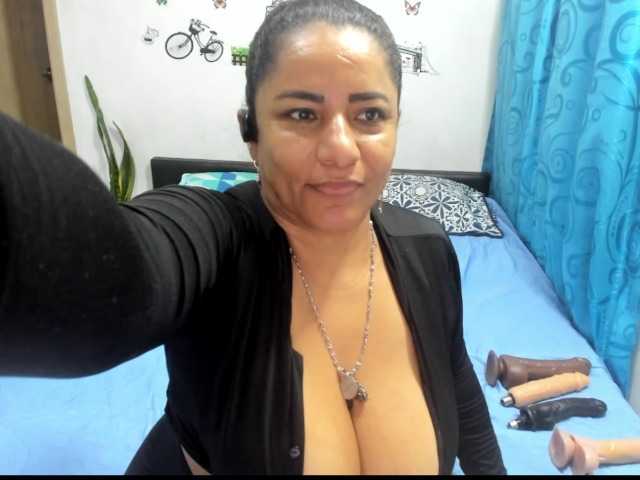 carlos-diana live cam on BongaCams