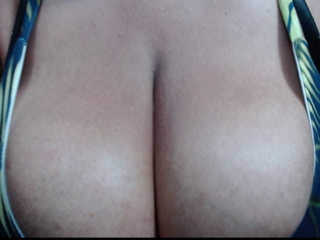 diana_coffee live cam preview
