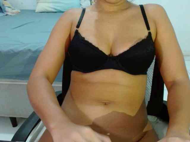 Modelo: witchhot