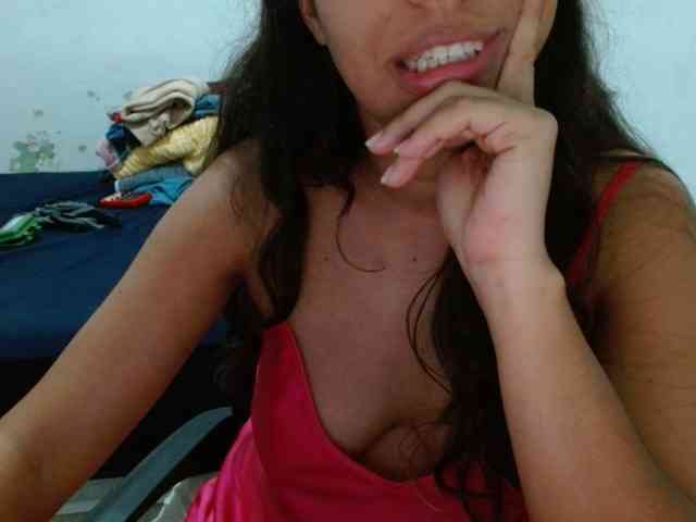 Modelo: witchhot