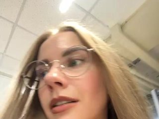 VikkiExtraCheese Porn Show