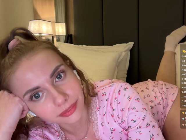 -VikkiL0vesCheese-'s BongaCams profile