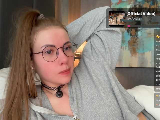  -VikkiL0vesCheese- chat room