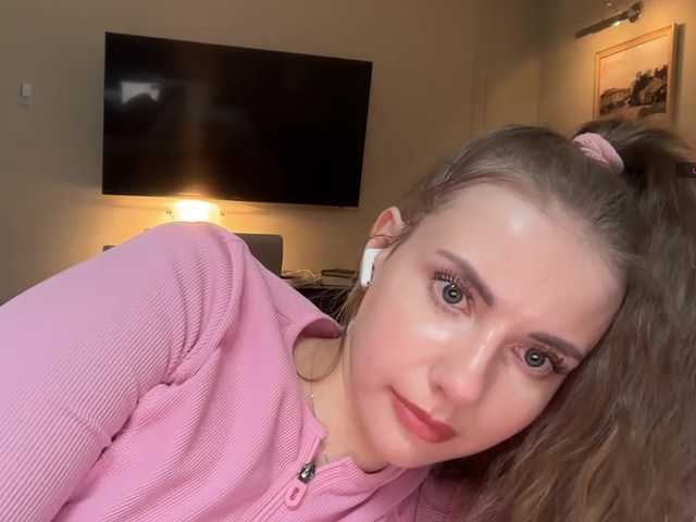 -VikkiL0vesCheese-'s BongaCams profile