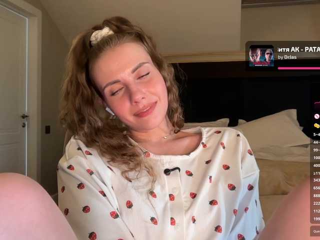 -VikkiL0vesCheese-'s BongaCams show and profile