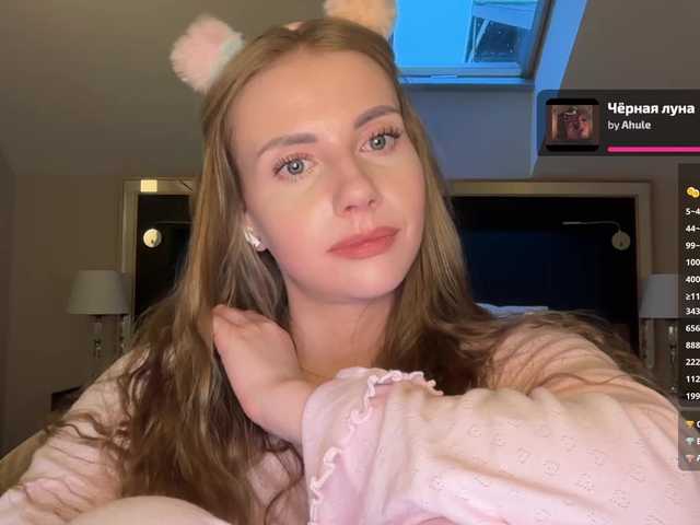 -VikkiL0vesCheese-'s BongaCams show and profile