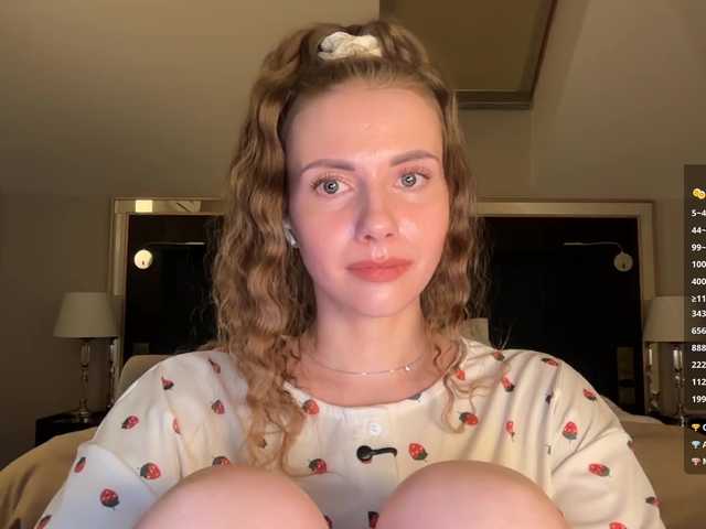 -VikkiL0vesCheese-'s BongaCams profile