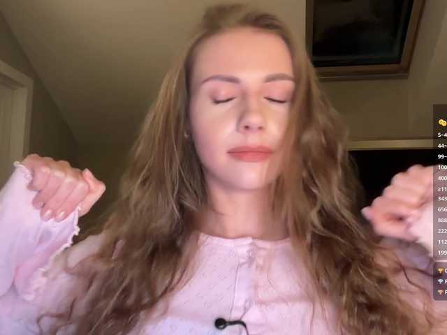  -VikkiL0vesCheese- chat room